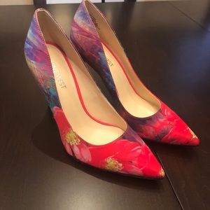 Nine West floral pumps - size 7
